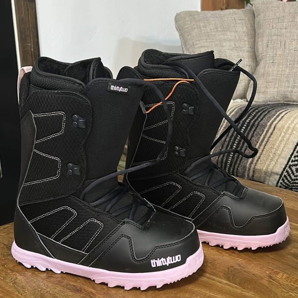 thirtytwo Women's Black and Pink Winter Boots